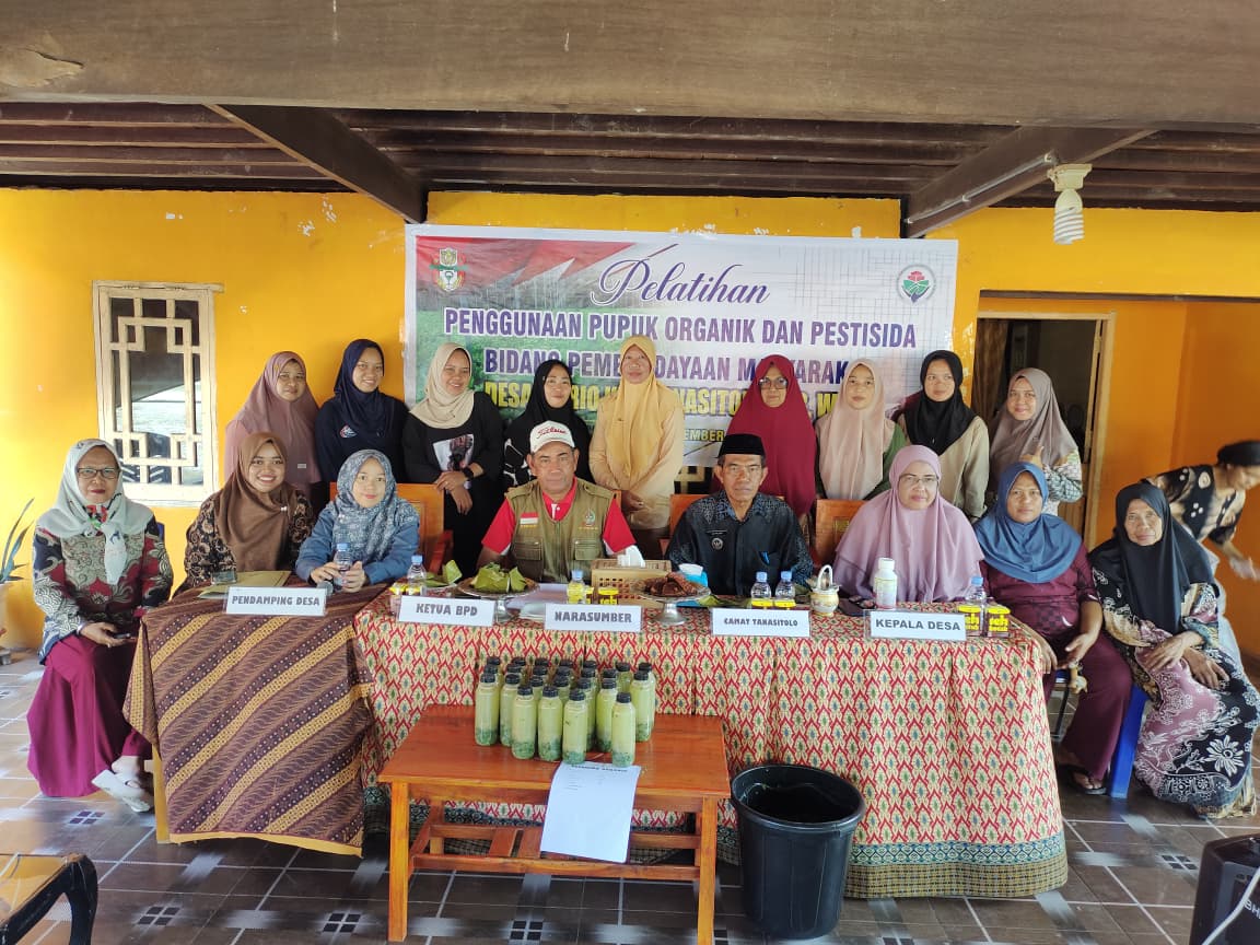 Pelatihan Penggunaan Pupuk Organik dan Pestisida Desa Mario